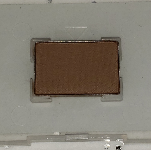 HAZELNUT Mineral Eyeshadow by Mary Kay - Picture 3 of 10